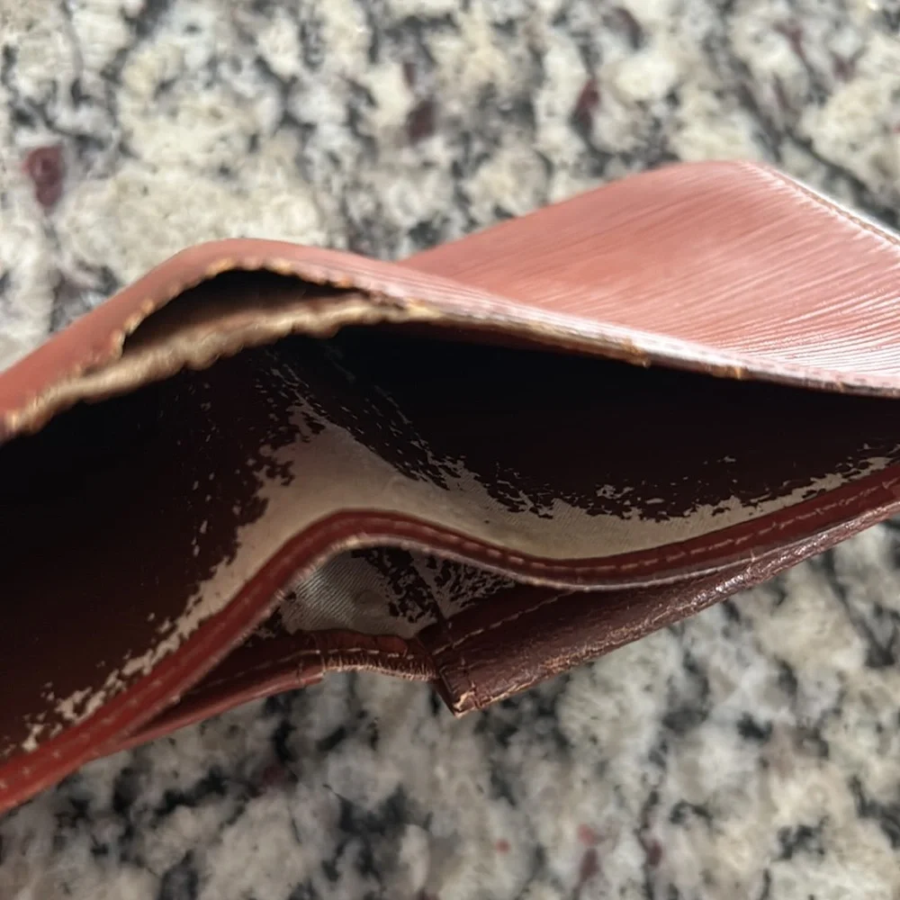 Louis Vuitton Epi Bifold Wallet - Picture 9 of 16